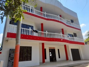 Façana frontal de l'allotjament