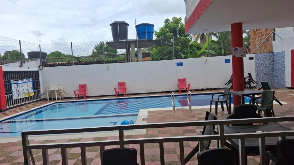 2 outdoor pools