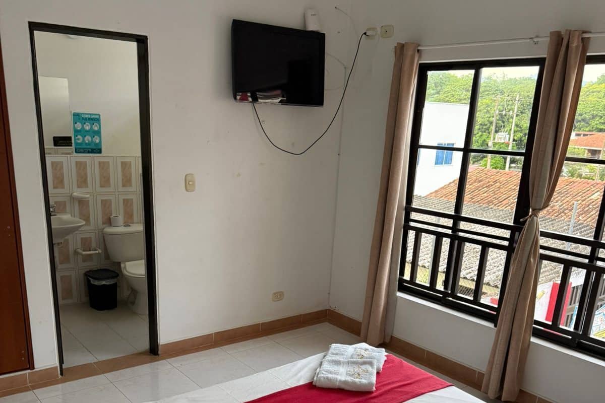 Chambre Affaires, 1 grand lit, climatisation | Wi-Fi gratuit