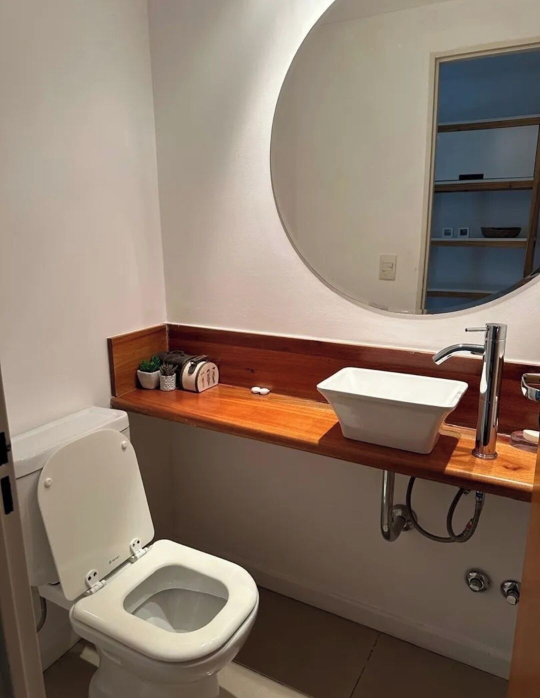 Apartamento básico, vista para a cidade | Banheiro