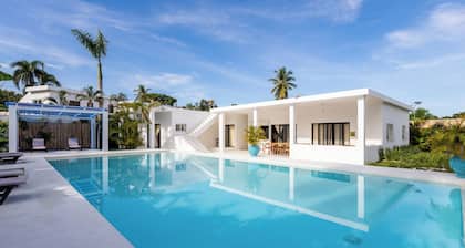 Maria Juana hotel, centrally located, Las Terrenas beach