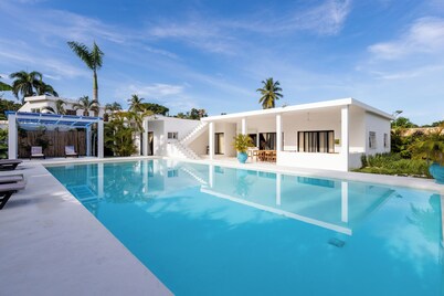 Maria Juana hotel, centrally located, Las Terrenas beach