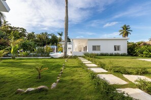 Property grounds - Maria Juana hotel, centrally located, Las Terrenas beach (Las Terrenas)