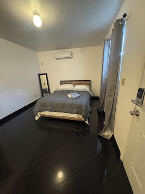 1 habitación, internet y ropa de cama