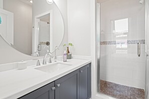Handtücher, Seife, Toilettenpapier