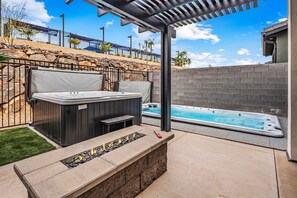 Banyera d'hidromassatge a l'aire lliure