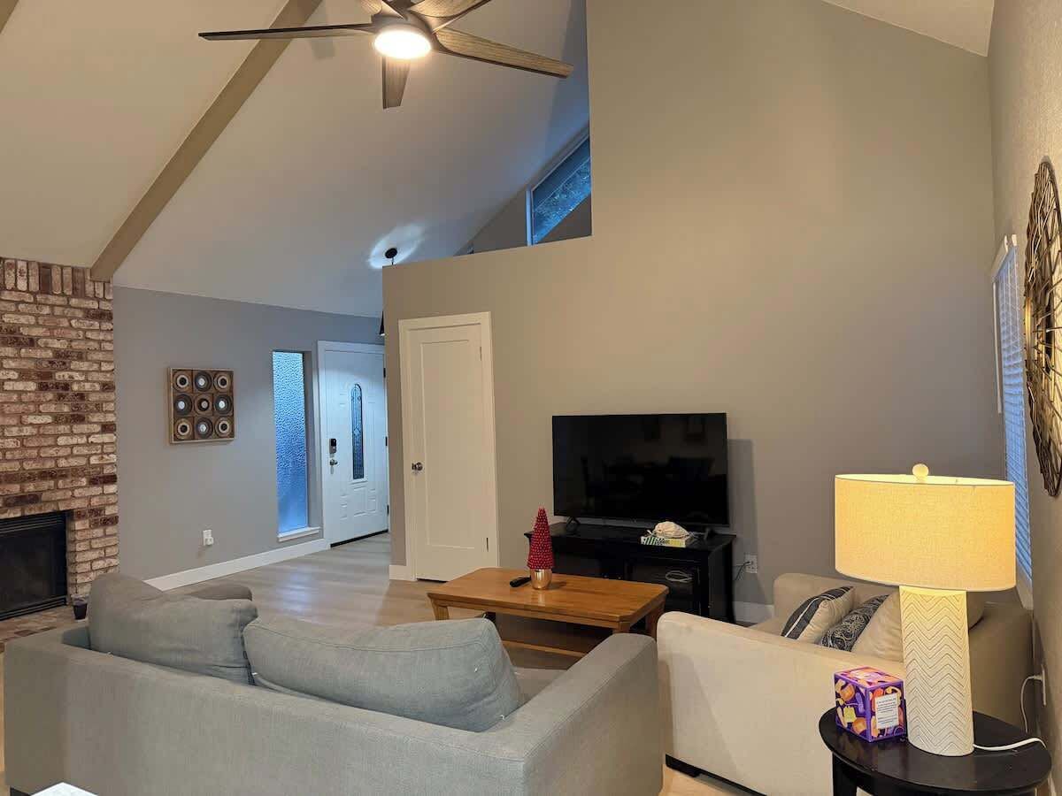 TV, fireplace, offices