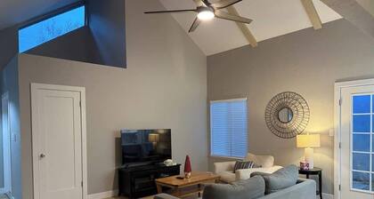 Modern Blue Marina 2 bed 2 bath garage whole home