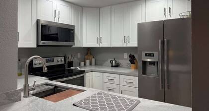 Modern Blue Marina 2 bed 2 bath garage whole home