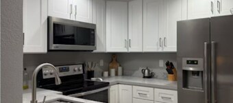 Charming 2-bedroom house with AC in Modesto