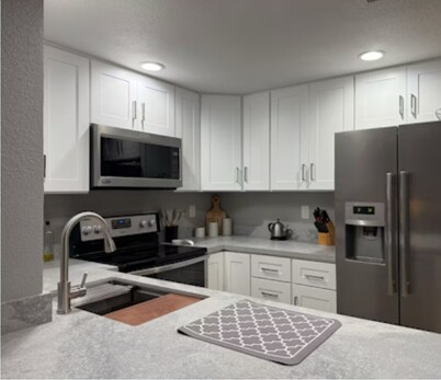 Charming 2-bedroom house with AC in Modesto