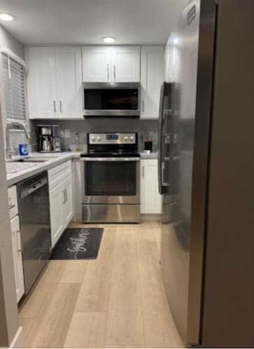 Charming 2-bedroom house with AC in Modesto