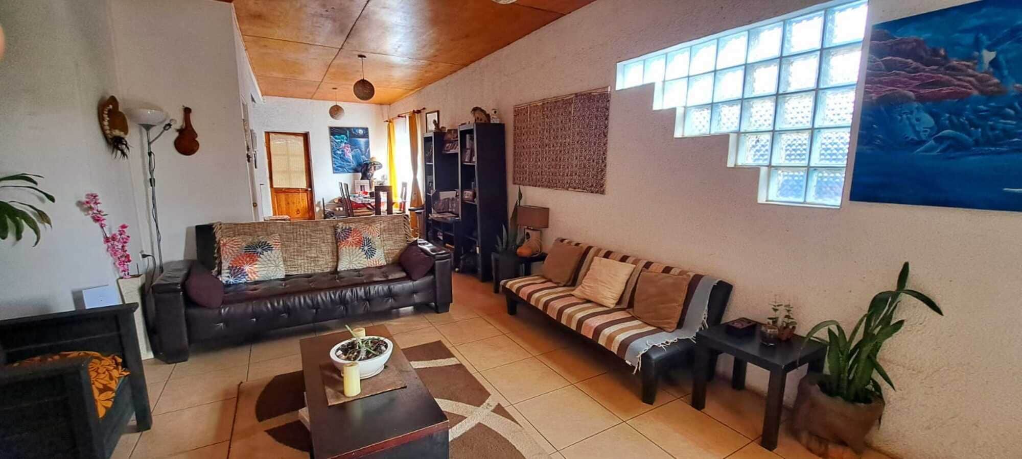 House, 3 Bedrooms, 2 Bathrooms | Living area