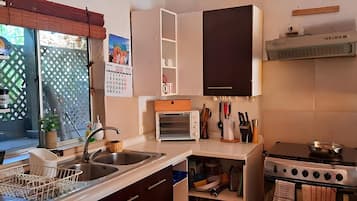 Maison Familiale, 3 chambres, 2 salles de bains, vue partielle sur l'océan | Cuisine privée | CafetiÚre/bouilloire