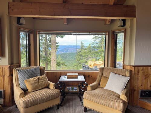 Spectacular views from cabin in Cle Elum. Hiking, fishing, ATVs, and breweries!