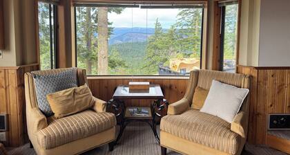 Spectacular views from cabin in Cle Elum. Hiking, fishing, ATVs, and breweries!
