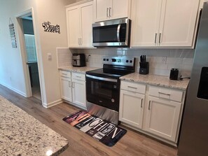 Frigorífic, microones, forn i placa de cuina 