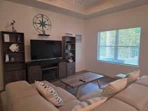 TV, fireplace