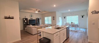 Comfy  3BR/2BA Home near BMH