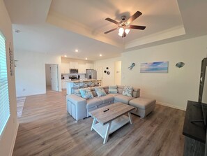 TV, fireplace
