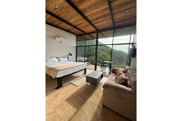 13 bedrooms, WiFi