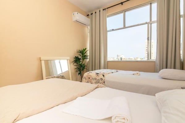 3 chambres, fer et planche à repasser, Wi-Fi, draps fournis