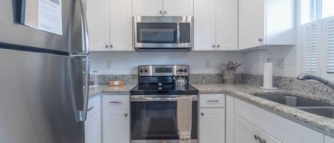 Micro-ondes, four, plaque de cuisson