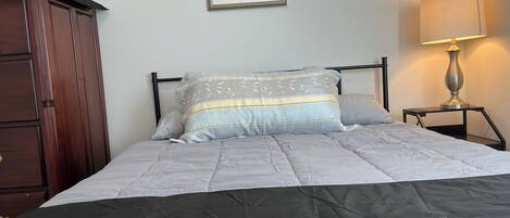 4 dormitoris, planxa i posts de planxar, wifi i roba de llit