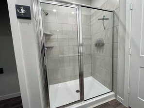 淋浴設備、風筒、提供毛巾、番梘