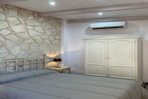 Tabla de planchar con plancha, Internet, ropa de cama