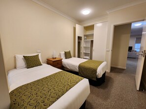 Comfort Apartment, 2 Bedrooms, Kitchen, Courtyard Area