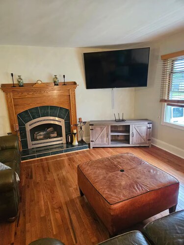 Seneca Heights Oasis with Hot Tub