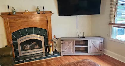 Seneca Heights Oasis with Hot Tub