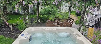 Seneca Heights Oasis with Hot Tub