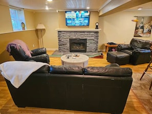 TV, fireplace