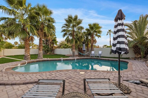 NEW! FOUNTAIN PALMS OASIS HEATED POOL