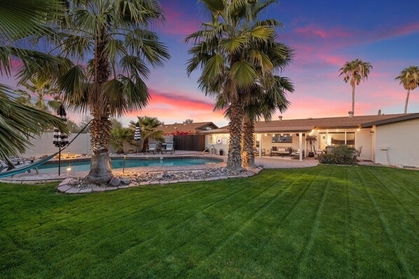 Outdoor pool, a heated pool - NEW! FOUNTAIN PALMS OASIS HEATED POOL (Fountain Hills)