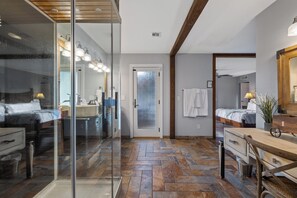 4 soverom, strykejern/-brett, reiseseng for barn og wi-fi (inkludert)