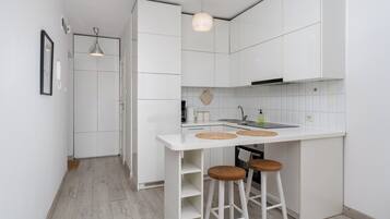 Refrigerador, horno, placa de cocina, lavavajillas