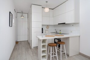 Kylskåp, ugn, spishäll och diskmaskin