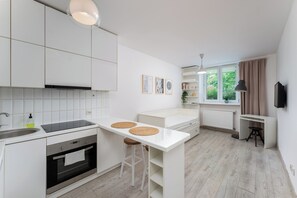 Frigorifero, forno, piano cottura, lavastoviglie