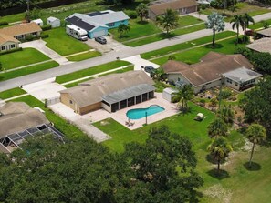 Exterior - 3BR Pool Villa on Golf Course, Huge Yard & Games! (Wellington)
