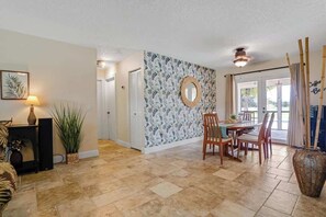 Dining - 3BR Pool Villa on Golf Course, Huge Yard & Games! (Wellington)