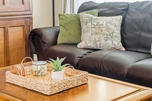 TV - Pool Oasis on Golf Course! + Huge Backyard & Games (Wellington)