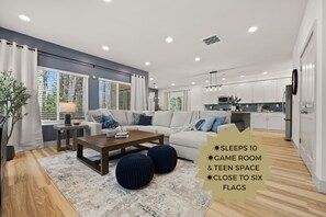 Smart-TV, videospill, fotballspill og bordtennis