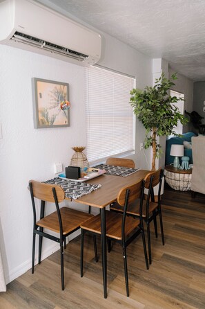 Dining - Cozy beach bungalow (Osprey)