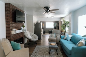 TV, fireplace