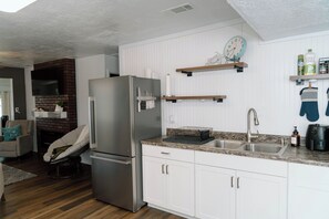 Interior - Cozy beach bungalow (Osprey)