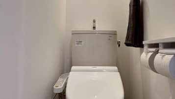 Basic Apartment | Bathroom | Combined shower/tub, hair dryer, electronic bidet, towels