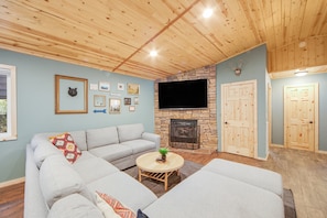 Smart TV y chimenea